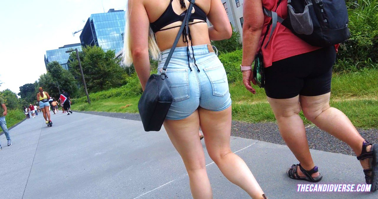Perfect Blonde on Tight Jean Short bubble ass #LIZZPtp5